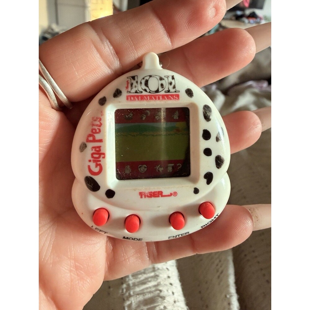 Tiger 101 Dalmatians Virtual Pet Keychain Giga Pets by Tiger Electronics